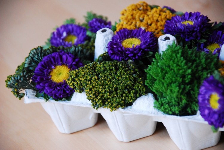 Hantverk-idéer-påsk-2015-ägg-lådor-blommor-arrangera