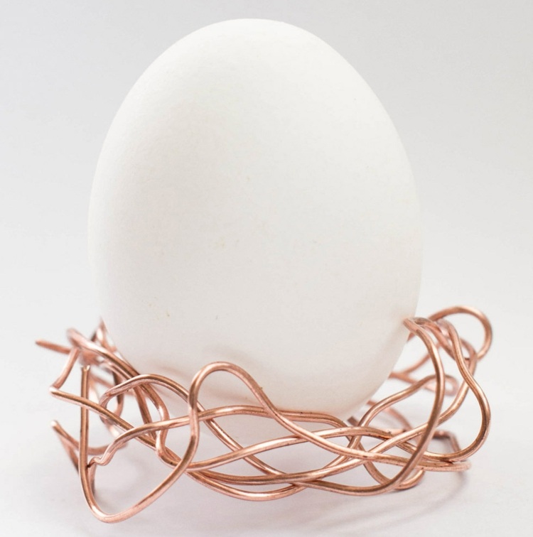 pysslar idéer för påsk koppartråd-bo-pyssel-ägg koppar