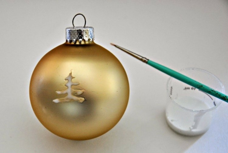 hantverk idéer jul diy guld boll lim gran träd måla