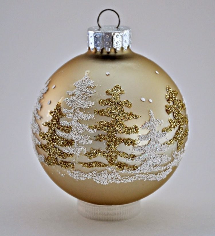 pyssel idéer jul skog bild guld vit glitter julgran boll