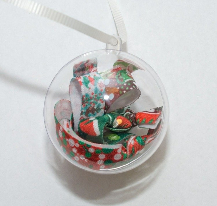 pysslande idéer för julbanden fyller plastbollar färgglada julfärger