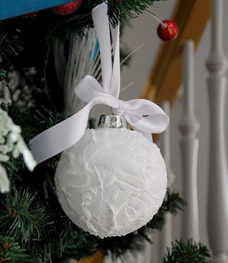 pyssla idéer jul vit romantisk kulspets konstgjord snö slinga