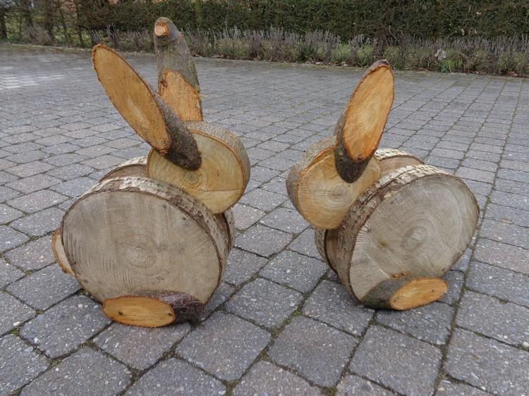 Tinker kaniner med trädskivor deco påsk trädgård