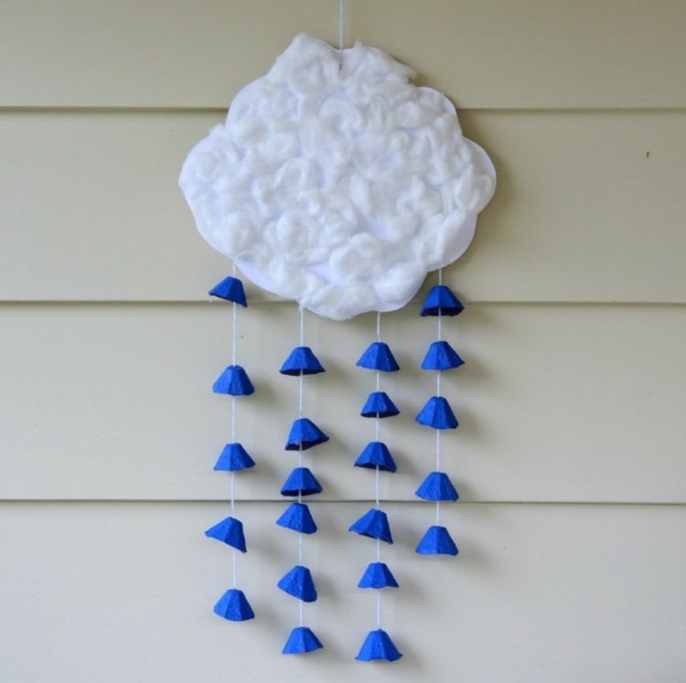 tinker-ägg-kartong-ganska-mobil-moln-regn-droppar-blå-vaddering