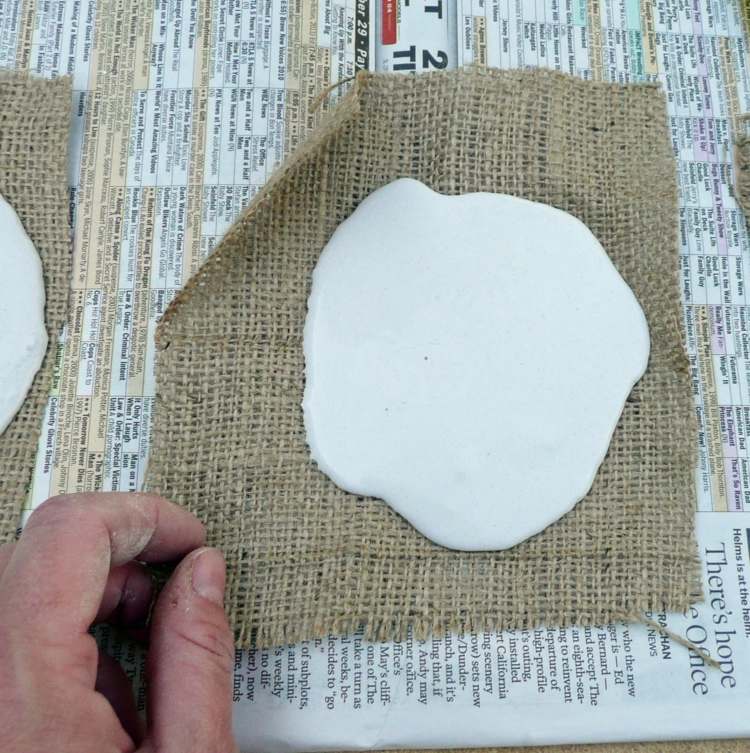 tinker med gips, linne-klump-pyssla-idé-lätt