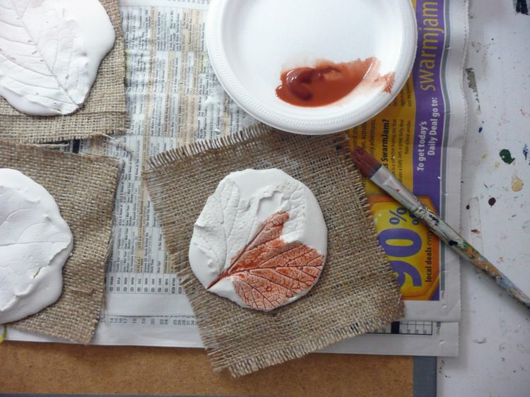 pyssla med gips akrylfärger-spädning-vatten-målning-idé