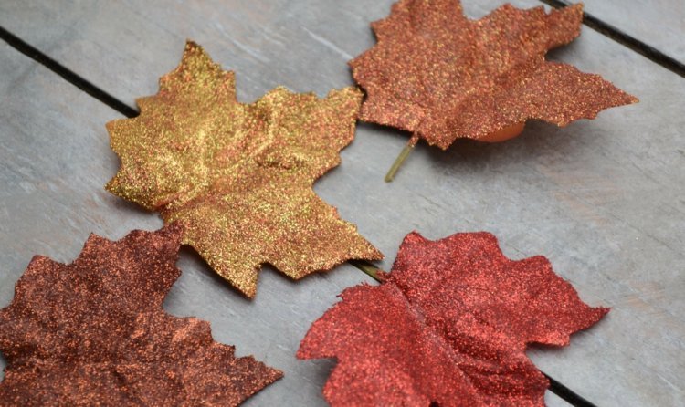 pyssel med glitterblad-höst-färger-röd-gul-orange