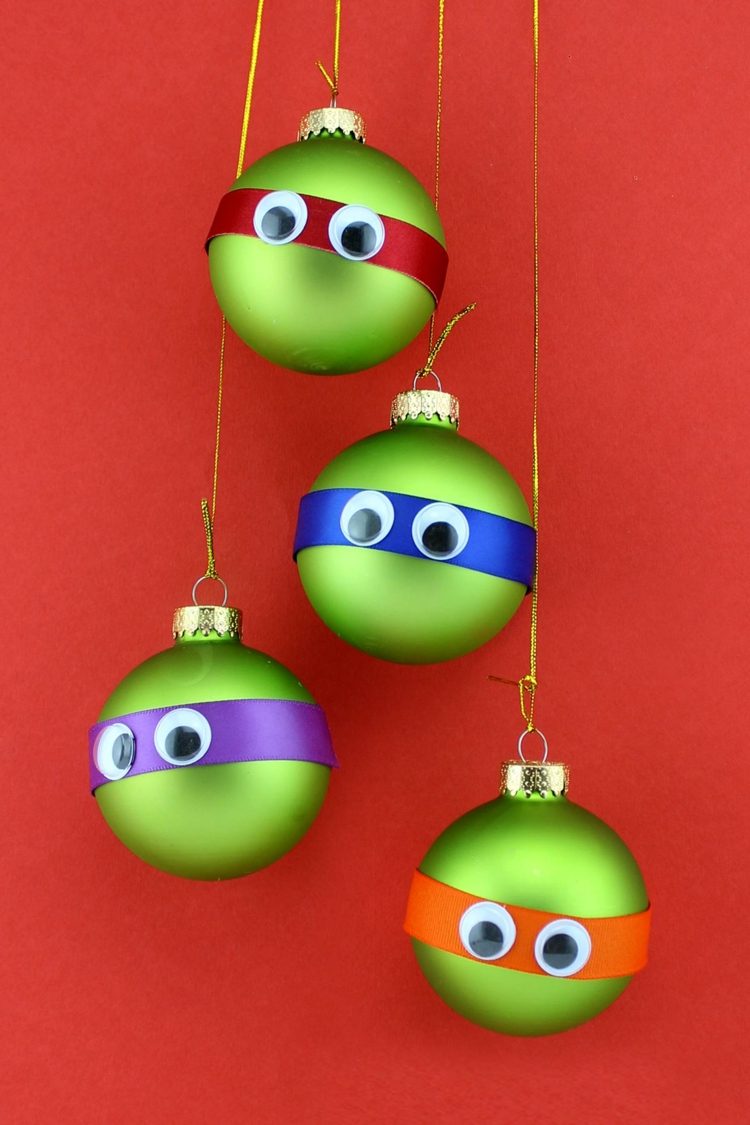 pyssel-pojkar-vinter-jul-glas-bollar-gröna-ninja-sköldpaddor