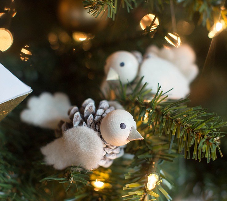 hantverk-pinecone-fåglar-jul-träd-trailer