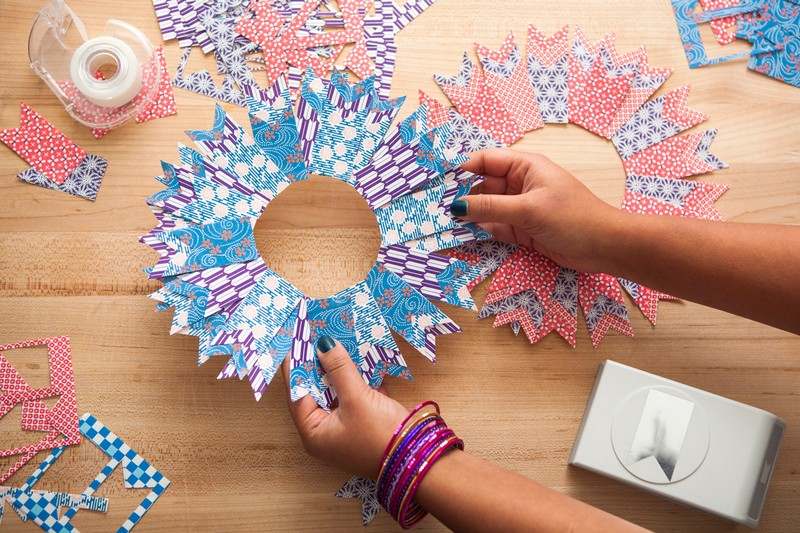 Gör hantverk-barn-origami-papper-dörr dekoration-gör-det-själv