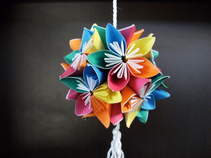 Hantverk-barn-origami-blomma-krans-slips