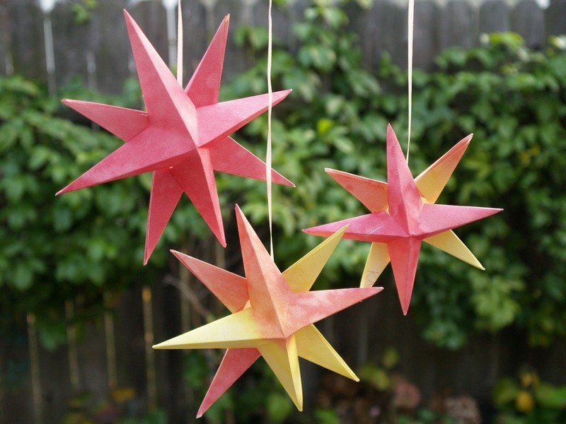 Hantverk-barn-origami-stjärnor-jul-målning-idéer