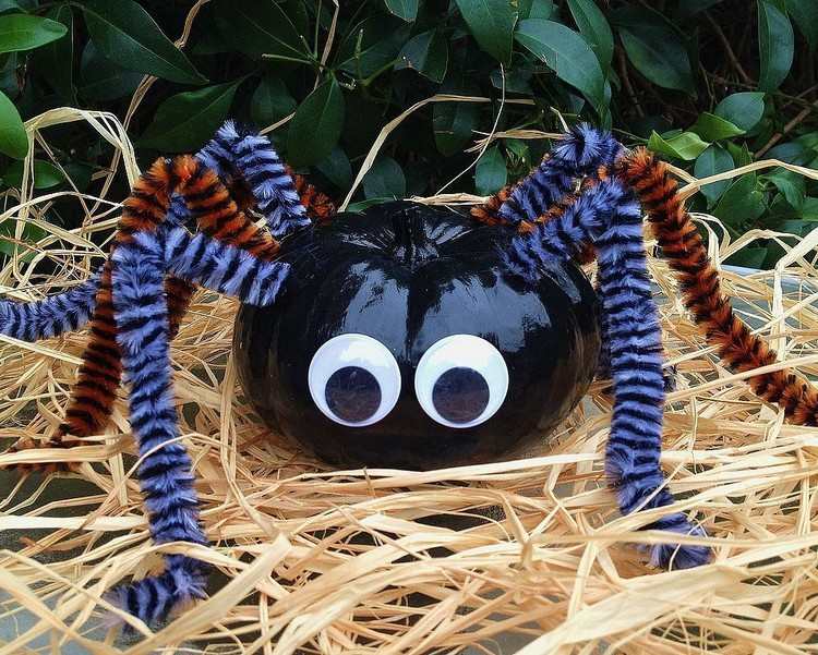 Gör hantverk-barn-Halloween-pumpa-spindel-gör-det-själv