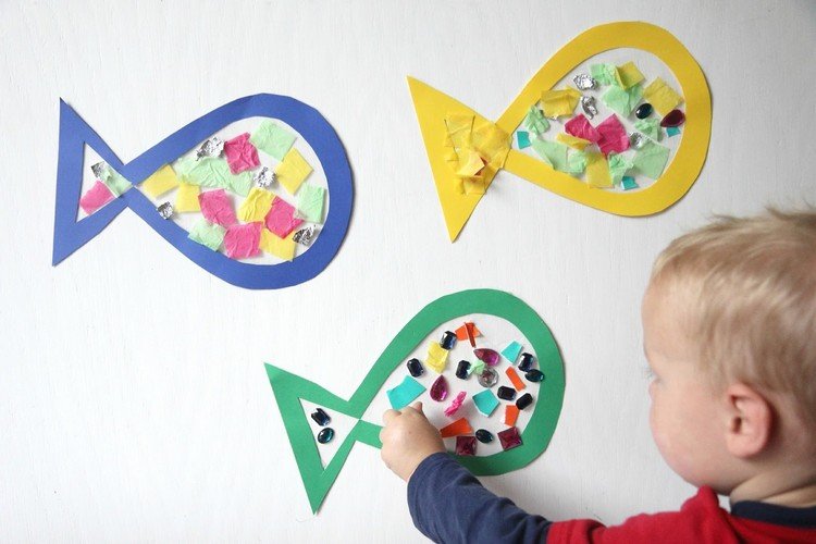 hantverk-med-barn-under-3-år-sommar-fisk-vägg-dekoration