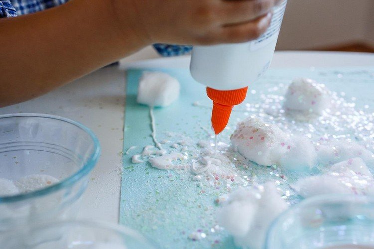 gör hantverk-med-barn-under-3-år-vinter-snö-kreativt