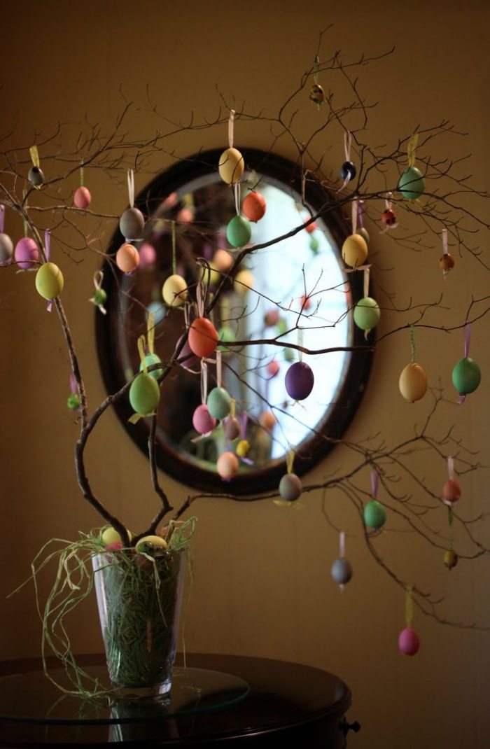 Hantverk-med-barn-till-påsk-påsk-träd-färgglada