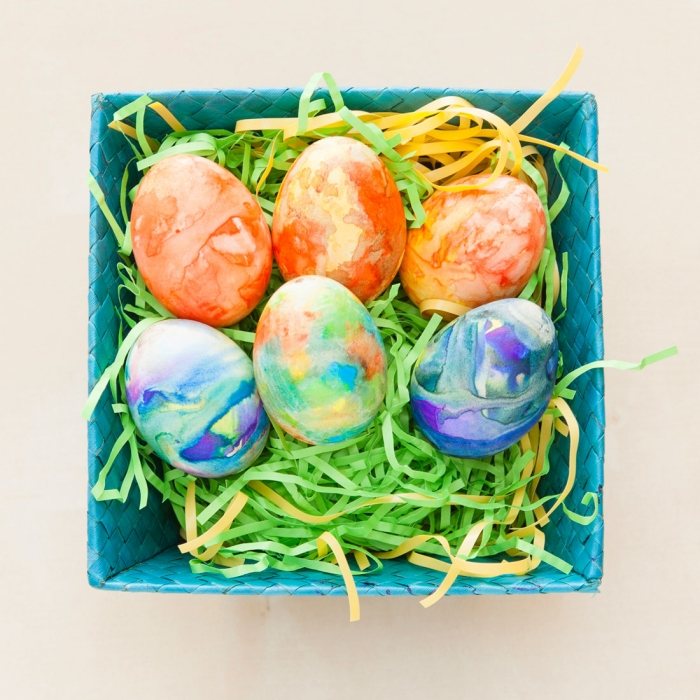 Hantverk-med-barnen-till-påsk-idéer-ordna-ägg