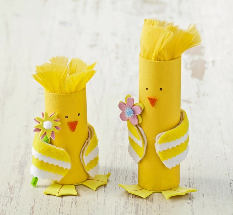 hantverk med barn för påskungar-toalettpapper rull-gul-färg-filt-vingar