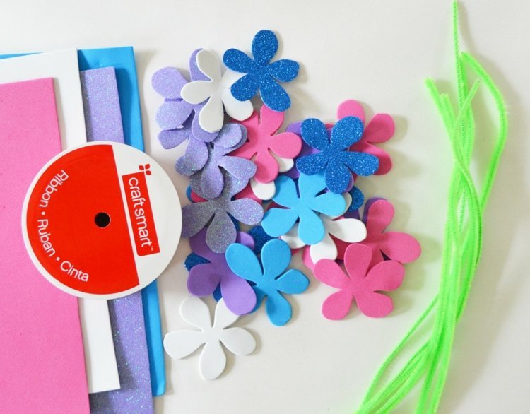Hantverk med skumgummi tjej-barn-hemmagjord-blomma-krans-piprengörare