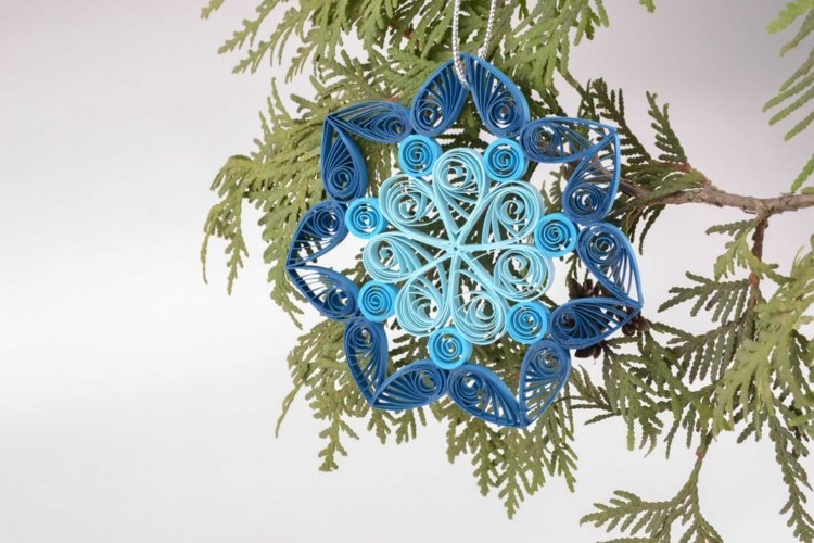 tinker med pappersremsor quilling-star-christmas-blue-tree decorations