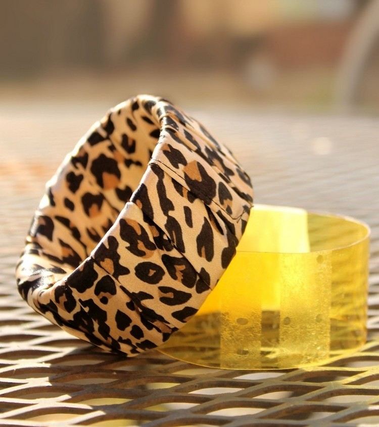 tinker-pet-flaska-armband-tyg-leopardmönster