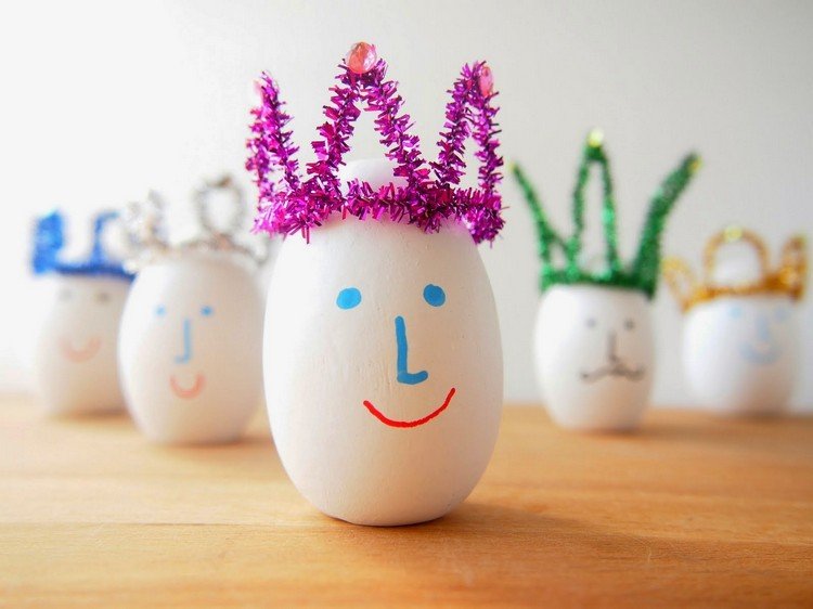 Tinkering med pipstädare påsk-påsk-ägg-dekoration-kronor