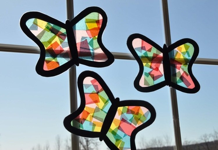 Tinkering med silkespapper Vår fjärilar fönster dekoration