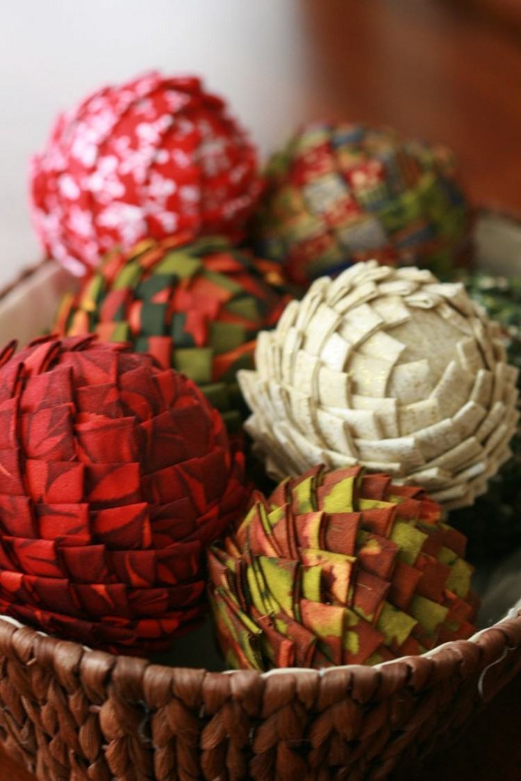 Gör hantverk med frigolitbollar DIY -idé för tygblommor själv