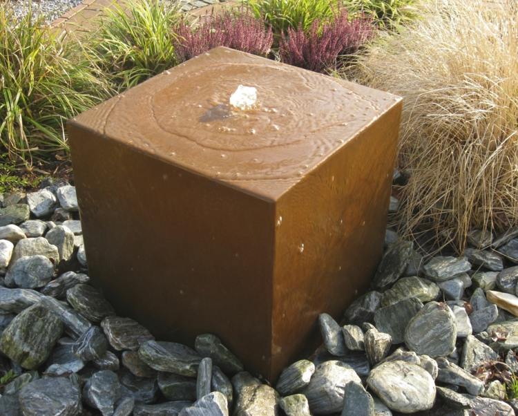 trädgård-fontän-rostfritt-rost-optik-modern-design