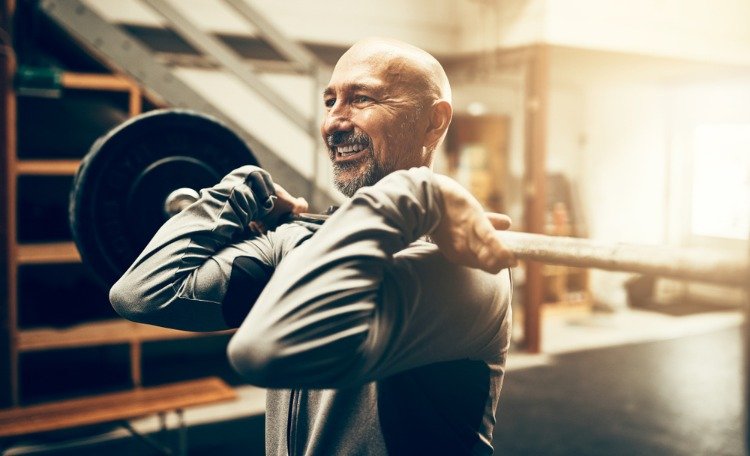 Håll dig i form och frisk när du åldras fysisk aktivitet med träning eller styrketräning för män över 50 år