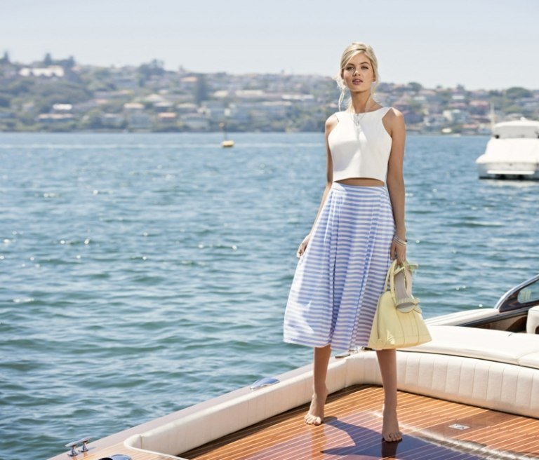 midi kjol maritim blå vit topp bar midriff yacht hav