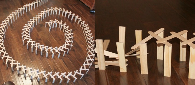 bygg-barn-konstruktiva-spel-träspatel-kedjereaktion-dominoeffekt