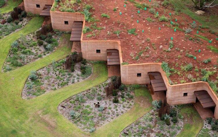 byggnad med ramad jord hybridmaterial modern arkitektur den stora väggen i västra australiens fågelsikt