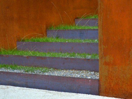 trappa design trädgård metallplattor rostad optik fritt utrymme arkitektur