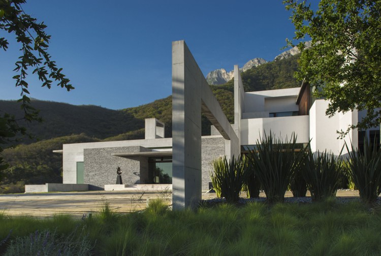 bauhaus-stil-hus-granit-betong-trädgård-natur-utsikt