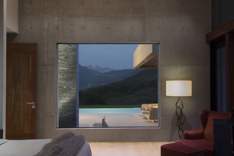 bauhaus-stil-hus-granit-betong-fönster-utsikt-pool
