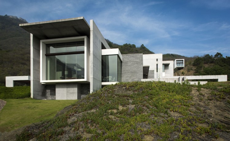Bauhaus stil hus -granit-betong-natur-landskap