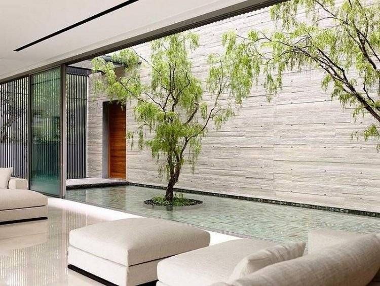 träd-hus-inredning-lyx-vardagsrum-interiör-trädgård-vatten-fönster-vägg-skjutdörrar
