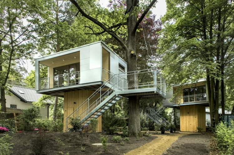 trädhus arkitektur trappor stål skog ek