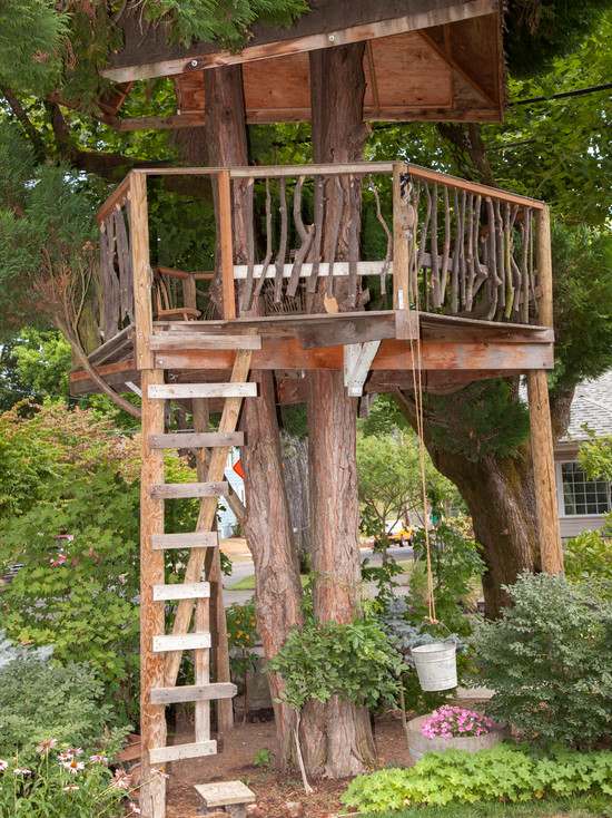 rustikt trädhus - med stege - trätrappor - uteservering