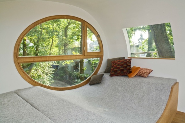 Treehouse Djuren ovalt fönster