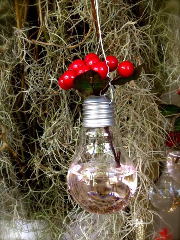 träddekorationer-jul-glödlampor-vas-jul-träd-bär-vatten