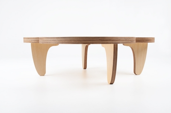 bords sidoprodukter av trä med modern design