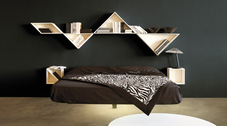 bokhylla-design-vägg-hylla-vit-svart-vägg-färg-sovrum-säng