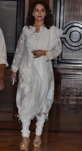Ηθοποιός Bollywood In White Salwar Kameez