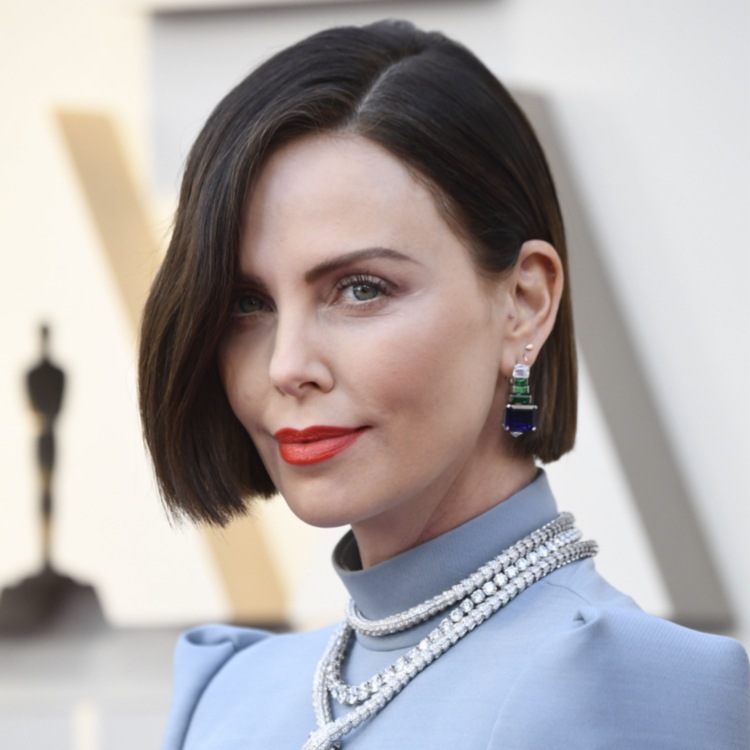 Beauty Trends Oscars 2019 haklång bob kastanj hårfärg sidoseparering Charlize Theron