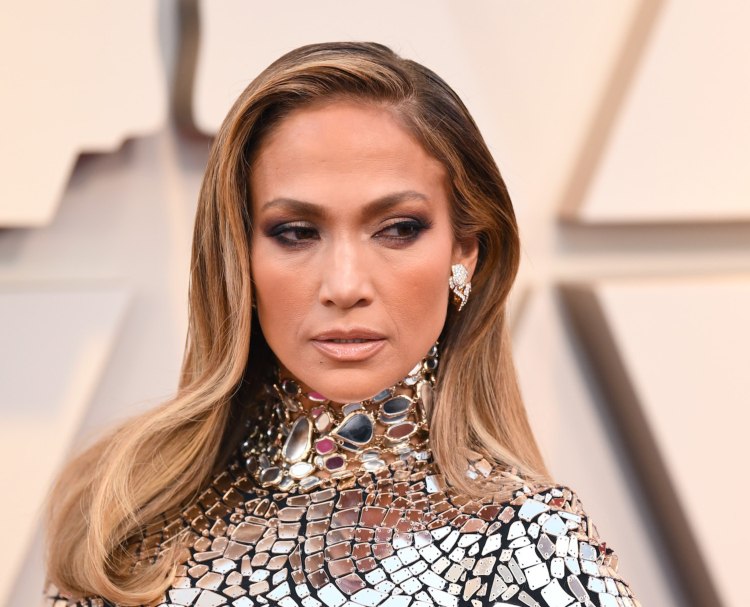 Beauty Trends Oscars 2019 medellångt hårsideafsättning jämn volym Jennifer Lopez