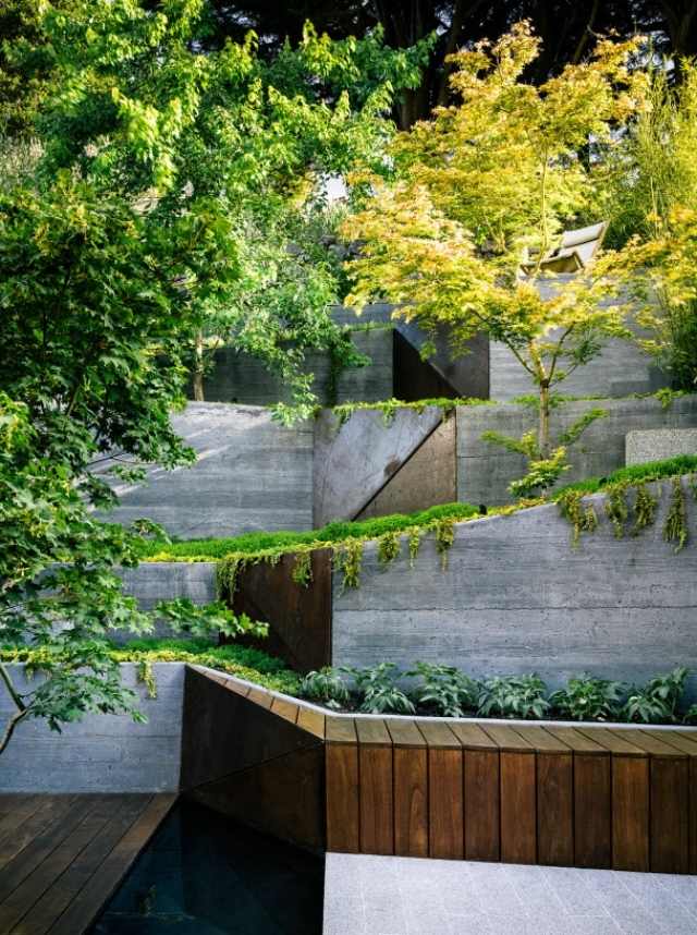 modern trädgård design brant sluttning plats stödmur
