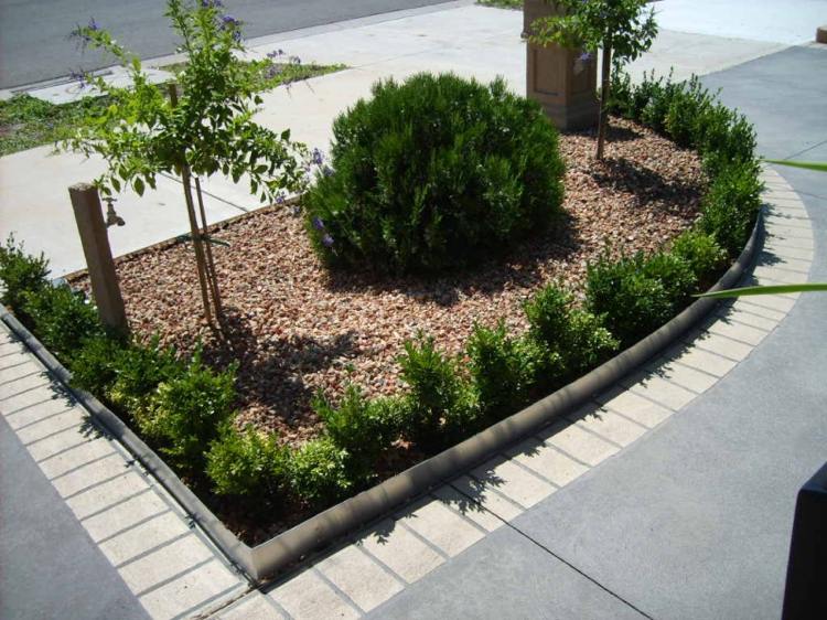 sängkläder-metall-stål-rund-boxwood-mulch-street
