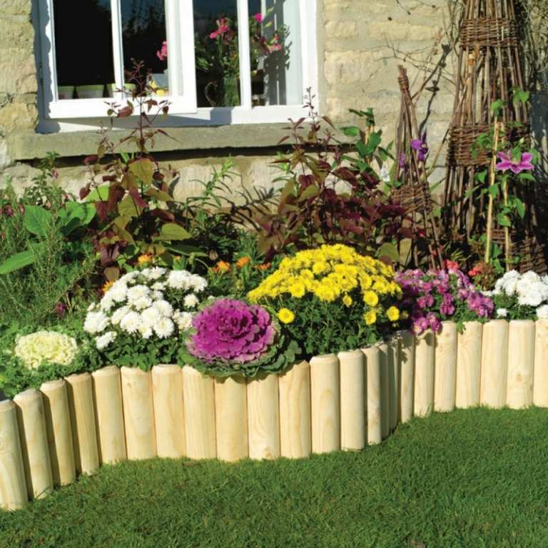 betor kant bygga trä pfaehle upphöjd säng blommor kål gräsmatta trädgård